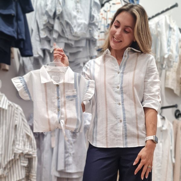 BLUSA CELESTE DISEÑO HOJAS