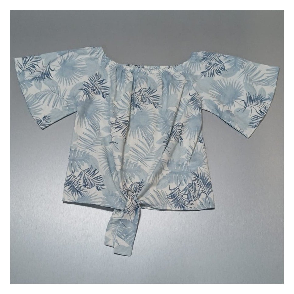 BLUSA CELESTE DISEÑO HOJAS