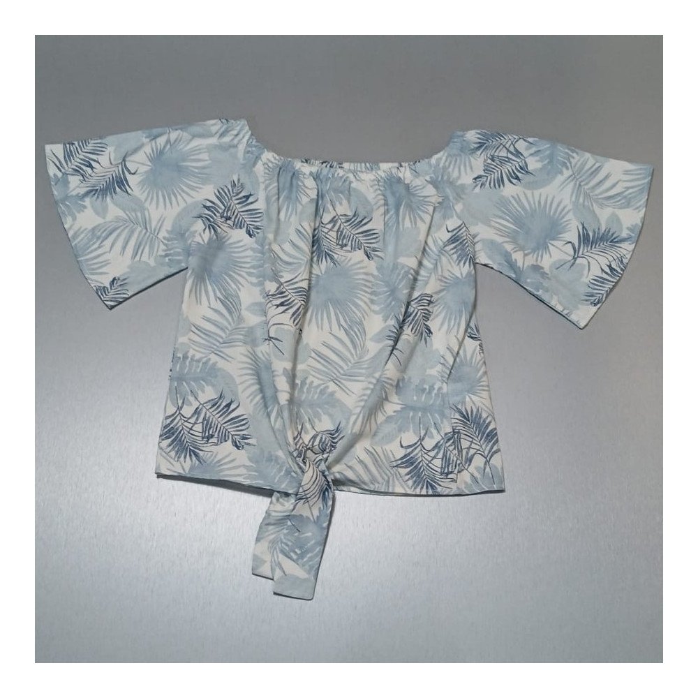 BLUSA CELESTE DISEÑO HOJAS