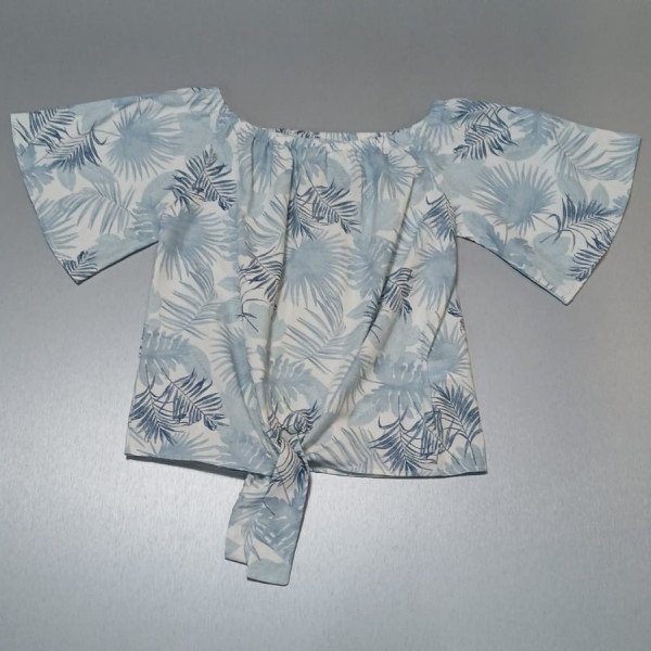 BLUSA CELESTE DISEÑO HOJAS