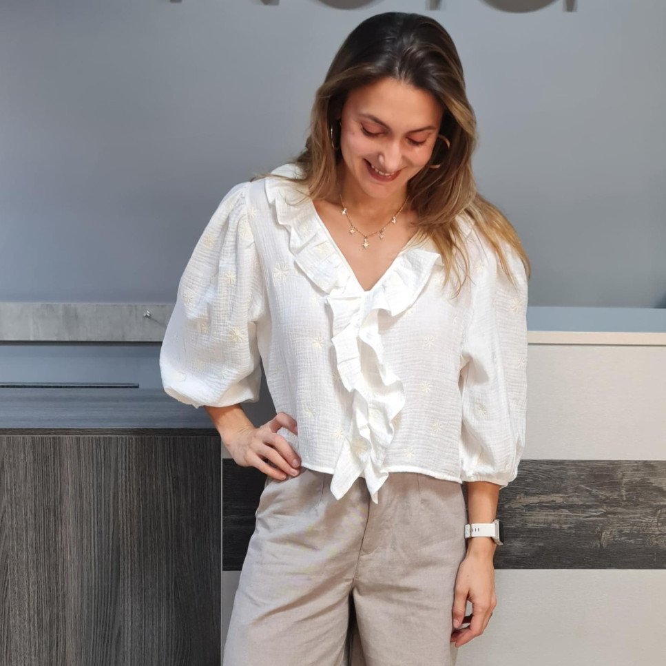 BLUSA BLANCA BORDADA VUELOS