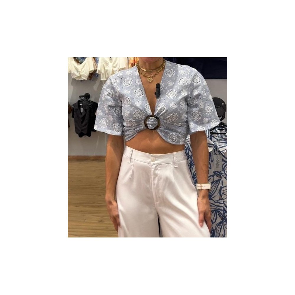 BLUSA NUDO OJALILLO CELESTE
