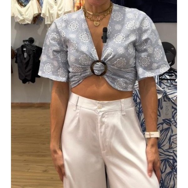 BLUSA FLORES CELESTES ELASTICO
