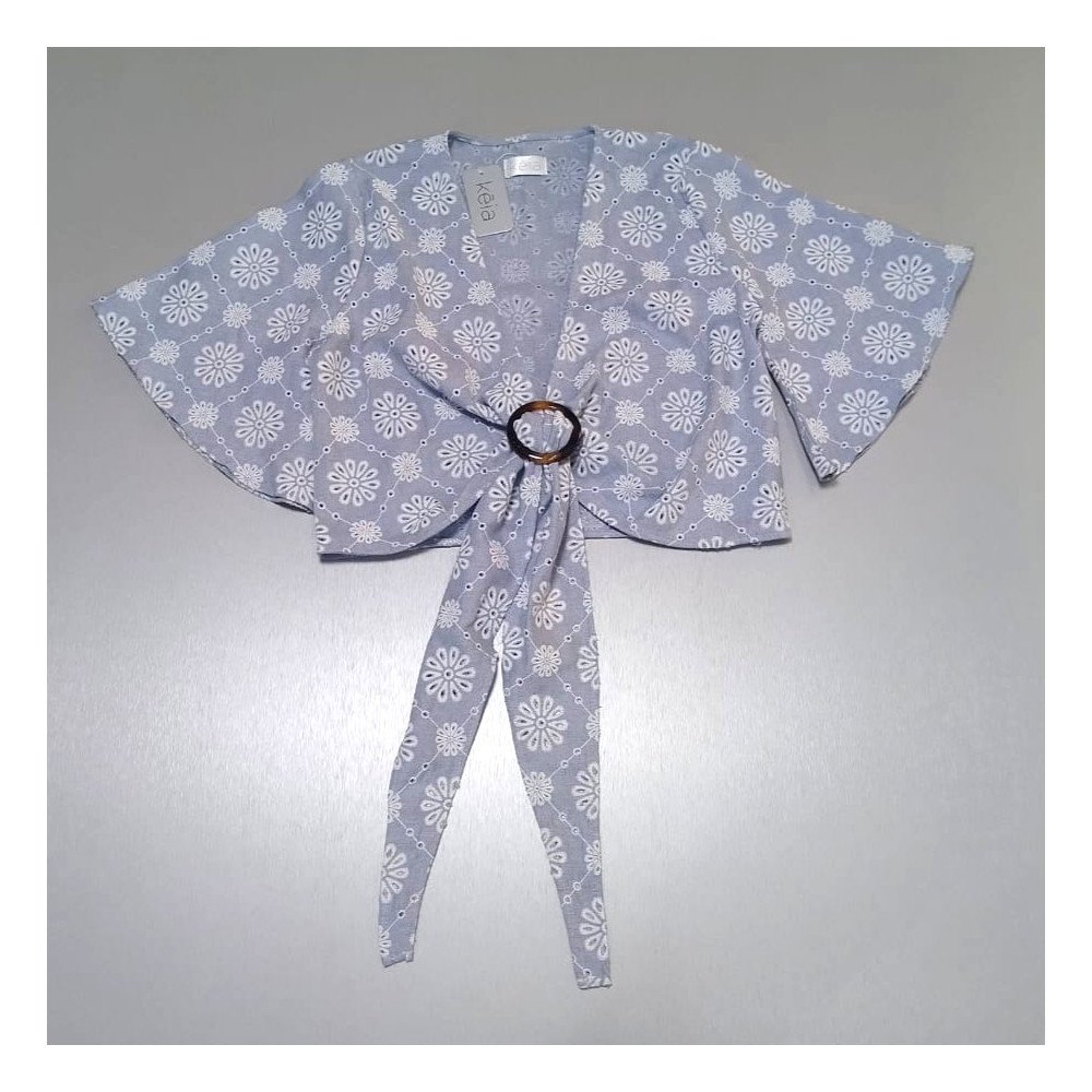 BLUSA NUDO OJALILLO CELESTE