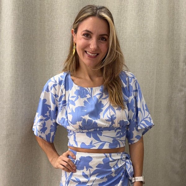 BLUSA FLORES CELESTES ELASTICO