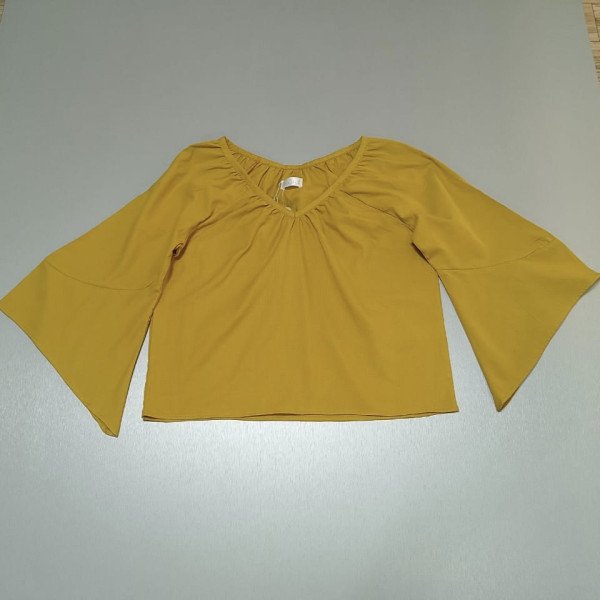 BLUSA ENCARRUJADA VERDE-LIMON