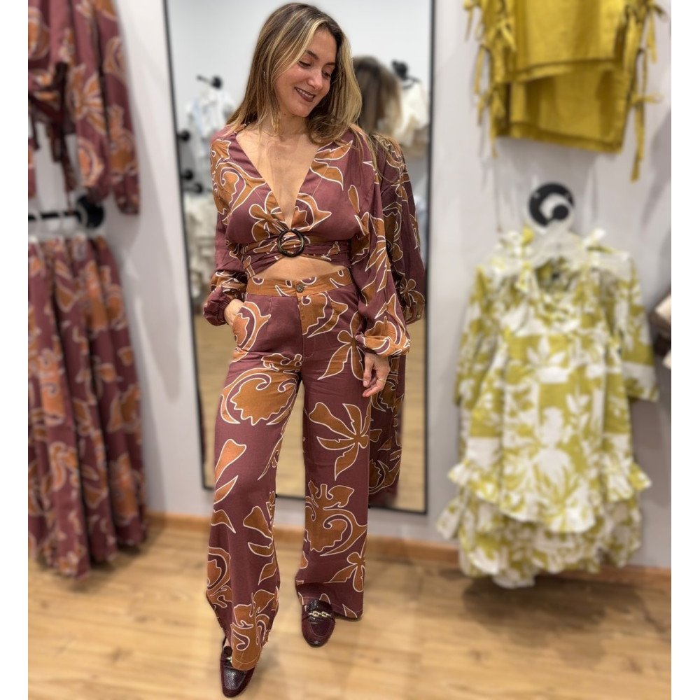 BLUSA CRUZADA DISEÑO VINO-CAFE