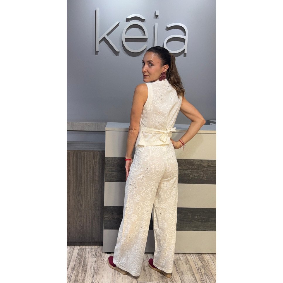 PANTALON BLANCO OJALILLO