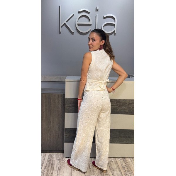 PANTALON BLANCO OJALILLO