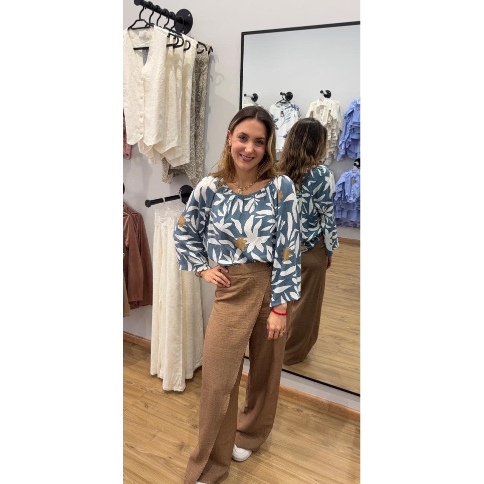 BLUSA AZUL-CELESTE EN V