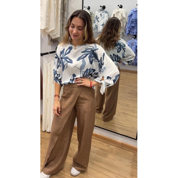 BLUSA AZUL-CELESTE EN V